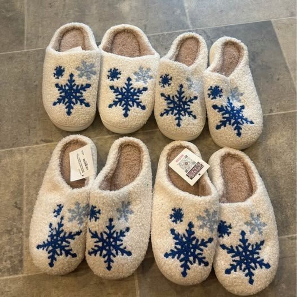 Blue snowflake fuzzy slippers